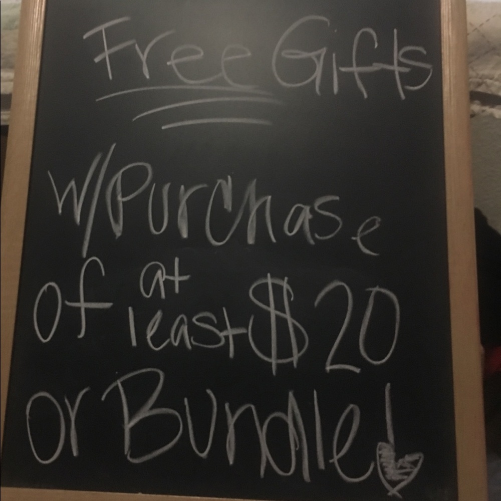 All sales receive Free gifts 🎁 😍🤗